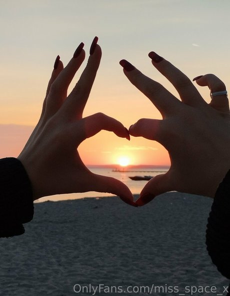 miss space x nackt pornografische galerien