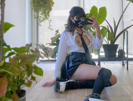 subtlesadbitch nackt nette archiv