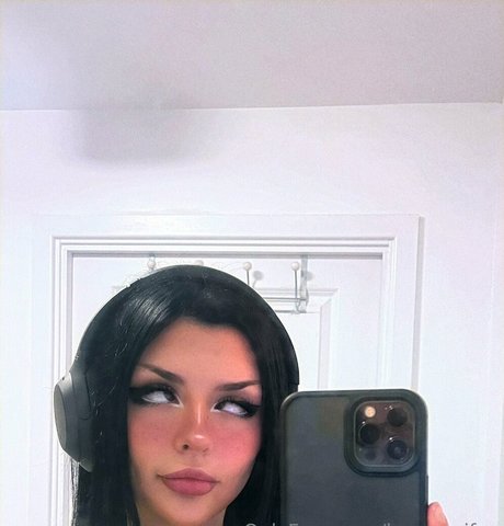 laurawaifuu sexy schöne archiv