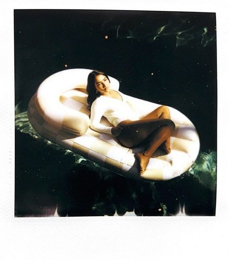 Sienna Mae Gomez kunst hübsche galerien