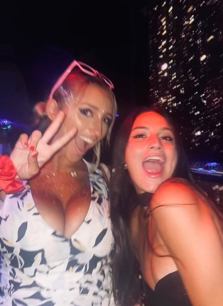 BustyAna freie exklusive galerien