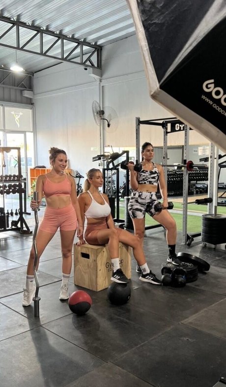 BustyAna hd nackten galerie