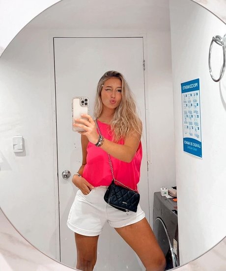 BustyAna porno top bilder