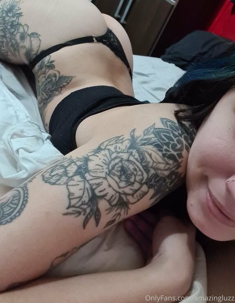 luzzchan nacktheit heiße foto