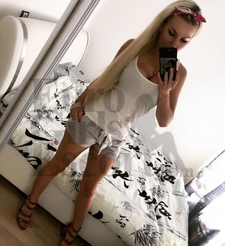 lanueta21 exklusive nackt bild