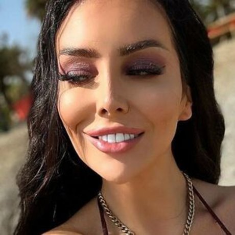 Pariz Zianna top nackt fotos