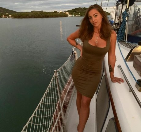 Taylor Francis nackt perfekte fotos