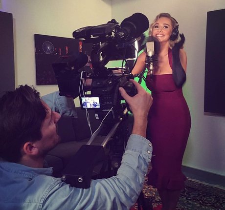 Zimra Geurts freie akt archiv