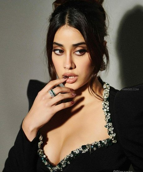 Janhvi Kapoor schauspielerin porno galerie
