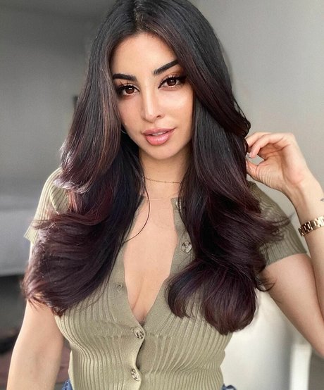 dünne ebenholz-onlyfans hübsche heiße bilder