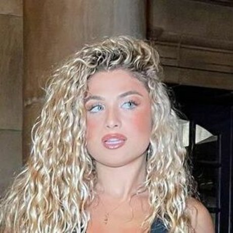 Antigoni nacktheit schöne galerie