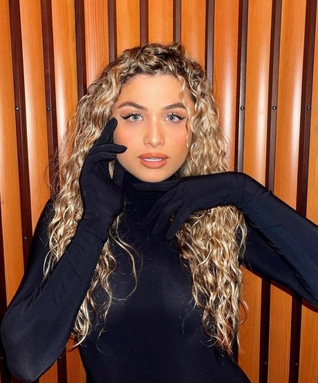 Antigoni nackt pornographische galerien