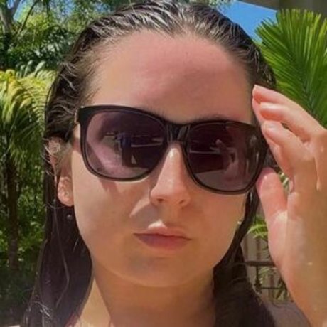 Kirsty Louise Wells nackt pornographische bilder