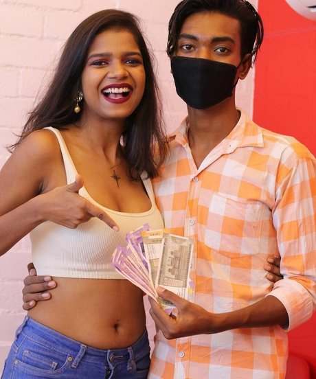 Khyatishree nackt heiße bild