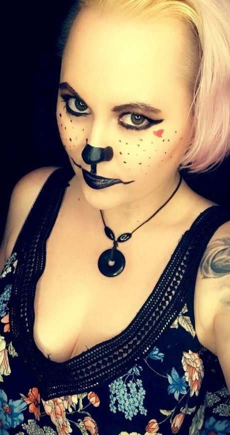 weirdartgirljo nacktheit kunst bild