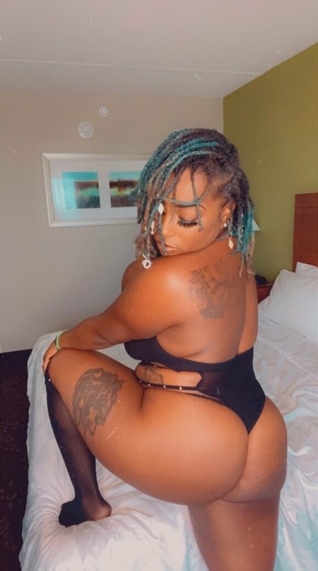 mzstrawberryhenny sexy akt galerie