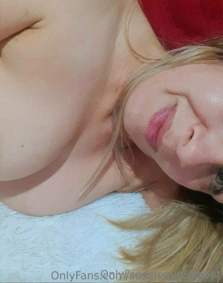 regihoot nackt hübsche foto