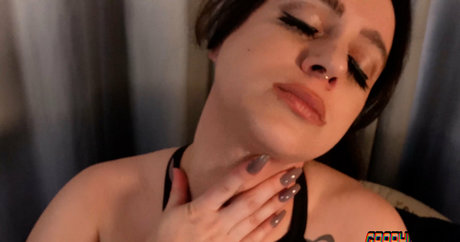 milf brille onlyfans erotische akt archiv