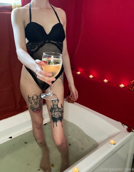 Alieninara sexy perfekte bilder