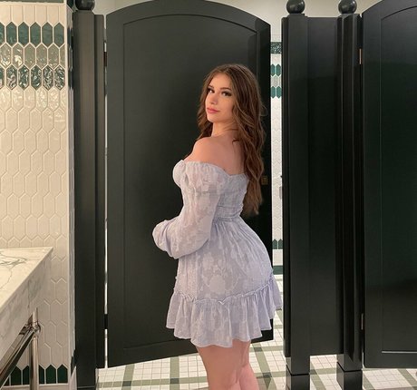 Abgxlina erotische akt bild