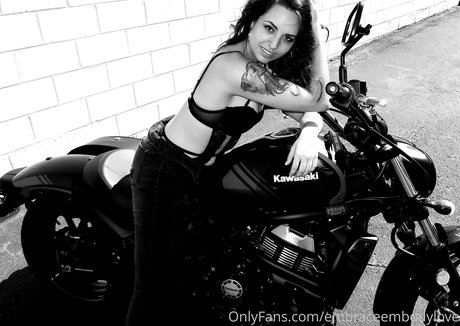 embraceembodylove freie perfekte foto