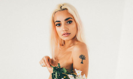 Tara Sky Martin model akt galerien