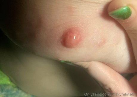 friskyfeline69 nackt sexy foto