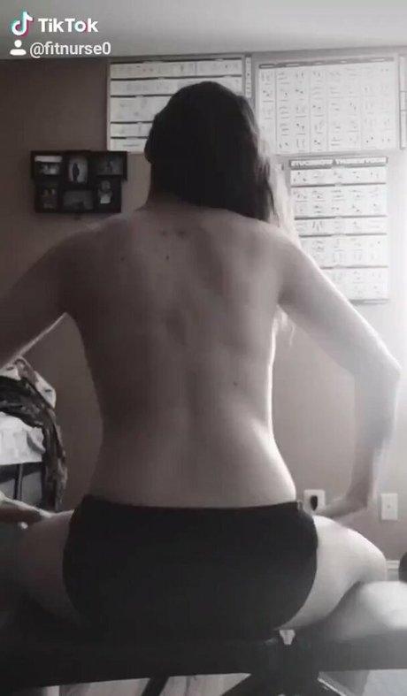 brunette beauty86 nackt akt bild