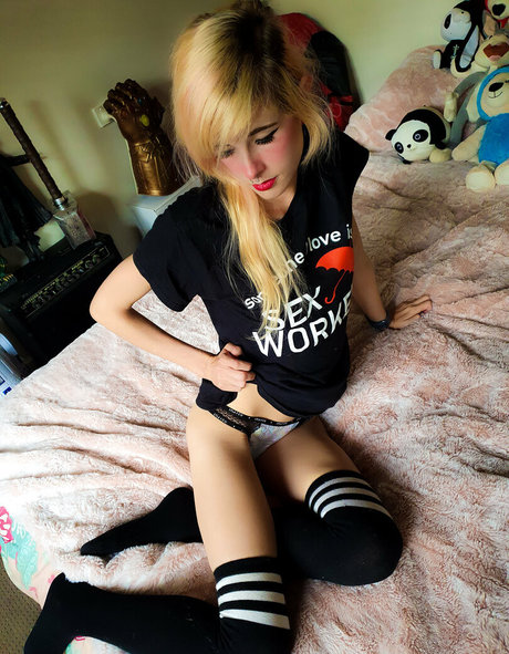 dicke blonde onlyfans exklusive nackte archiv