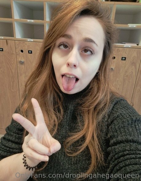 DroolingAhegaoQueen hd sex bild