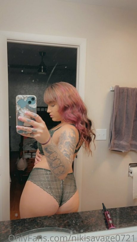 Nikisavage0721 schauspielerin porno galerie