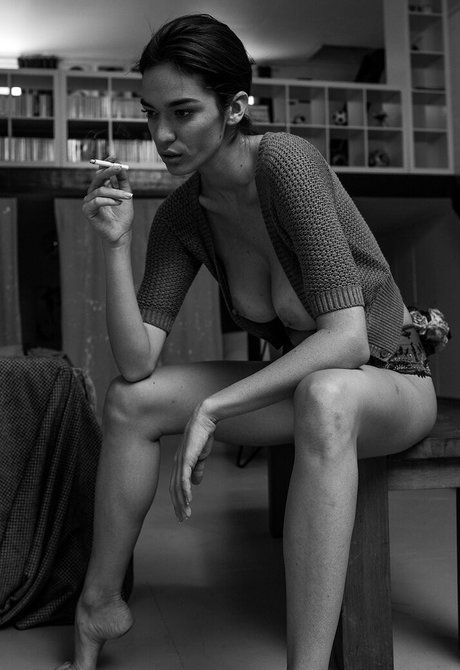 megzlegzz model nackten fotos