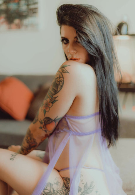 dünne schwarze teenager-onlyfans exklusive schöne bild