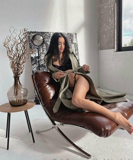 sabbie dark erwachsene nackt fotos