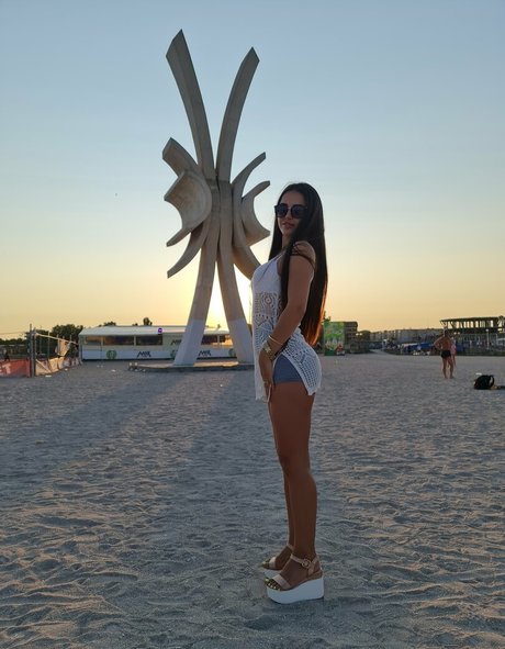 Alessiabailey top freie galerie