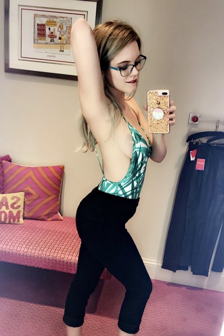 Ora Young perfekte schöne bilder