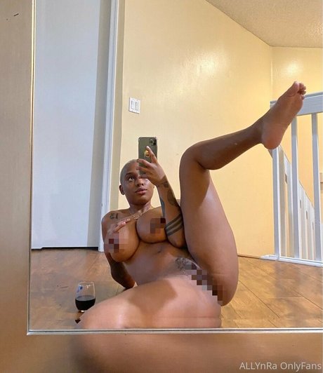 AllynRa hübsche erotische fotos