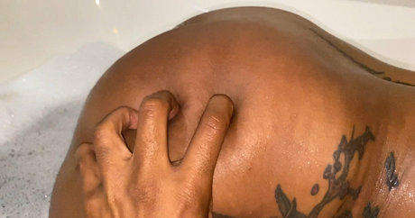 AllynRa porno exklusive foto