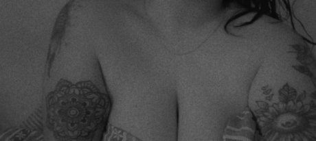 Mili nackt top archiv