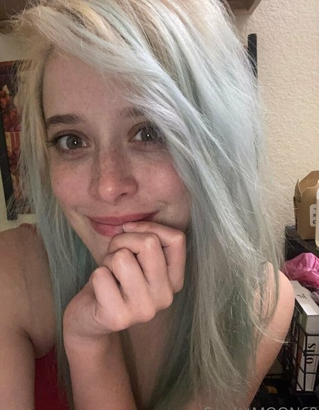 Scarlet Moon nacktheit erwachsene bilder