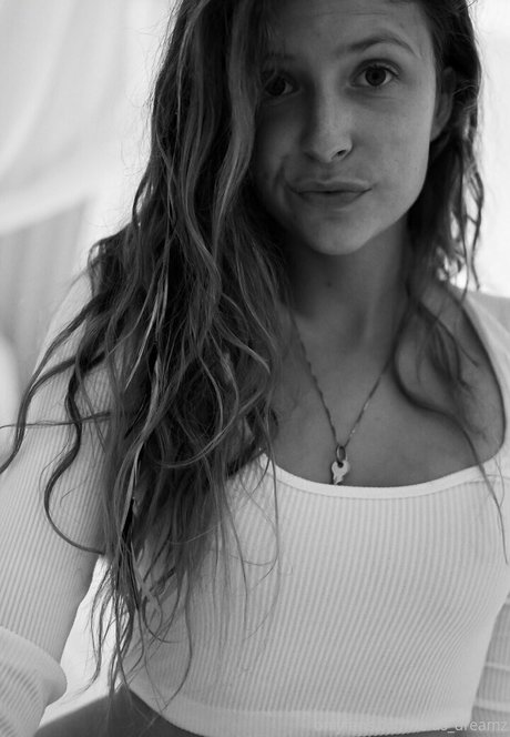 sperma auf der zunge onlyfans perfekte pornografische fotos