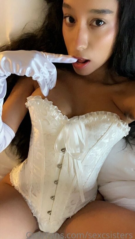 Molly and Mia_ model pornografische fotos