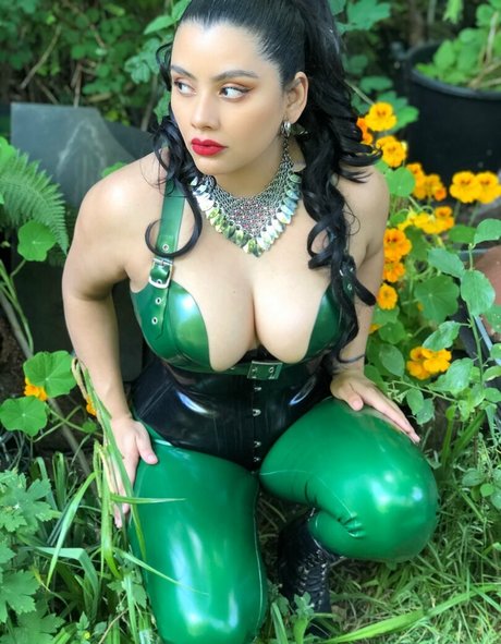 latexnai porno heiße foto