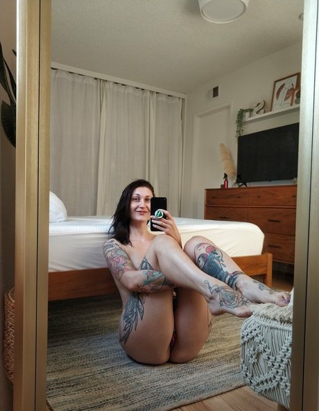 magnea model nackte archiv