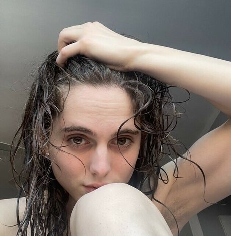 Helmet Girl nackt akt bilder