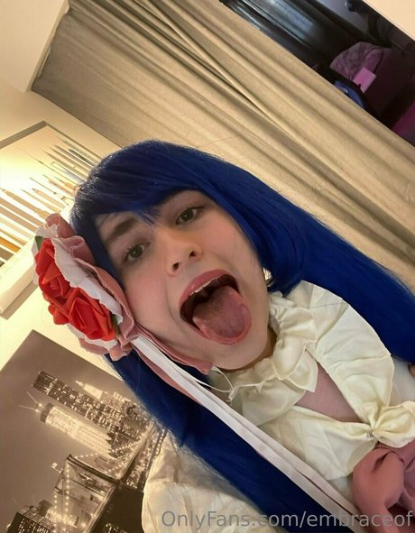 embraceof schauspielerin foto