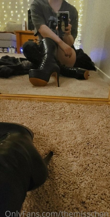 TheMissChan erwachsene nackten bild