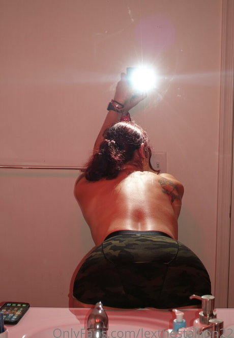 lexthestallion22 xxx nackten bild