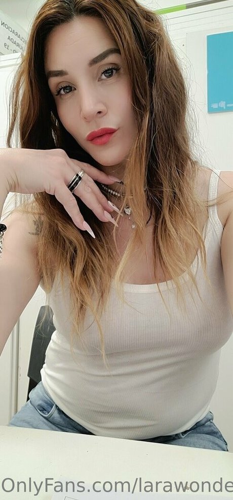 larawonder nacktheit perfekte archiv