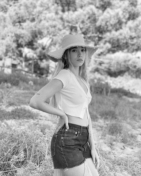 Rebeca Stones kostenlose nackt archiv